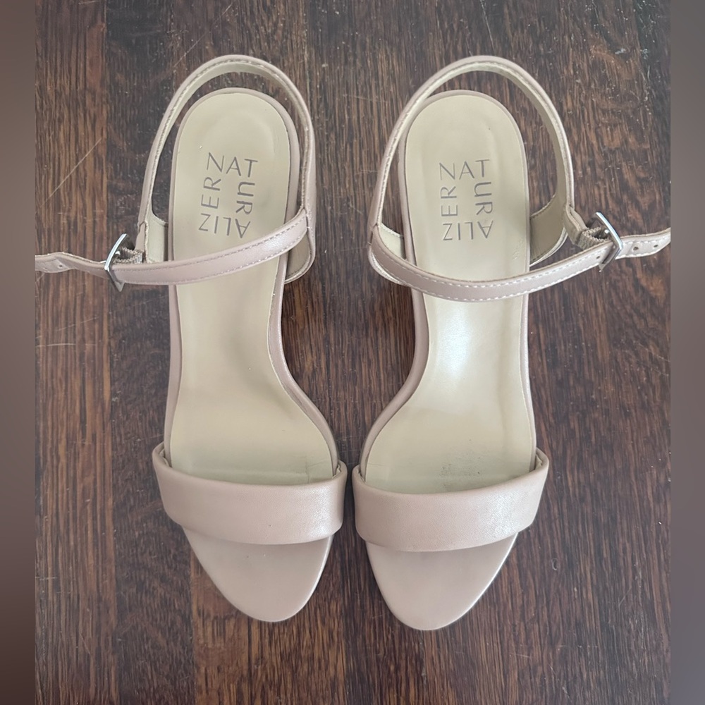 Naturalizer Women's Cream Sandals